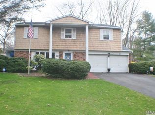 24 Chatham Woods Dr, Centereach, NY 11720