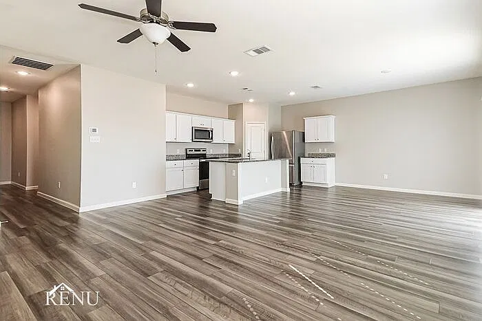 4 bed, 2.5 bath, 2260 sqft, $2,365 — Photo 4