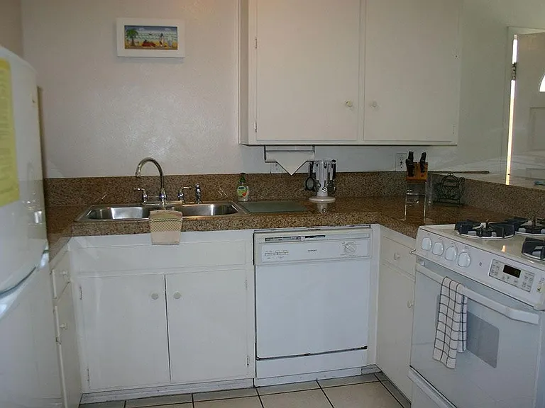 822 Island Ct — Photo 11
