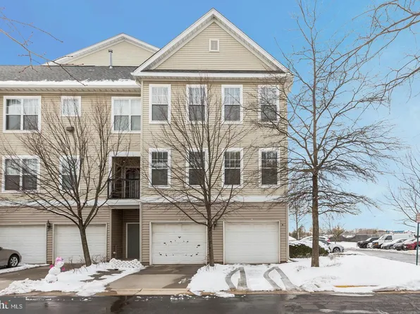 13375 Connor Dr #T, Centreville, VA 20120