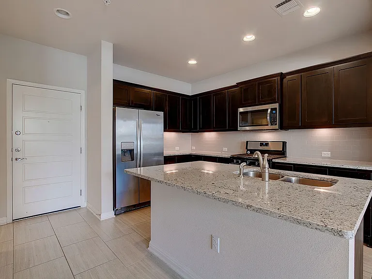 13800 Lyndhurst St #73 — Photo 4