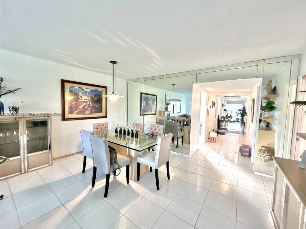 2900 N Palm Aire Dr APT 210, photo 3
