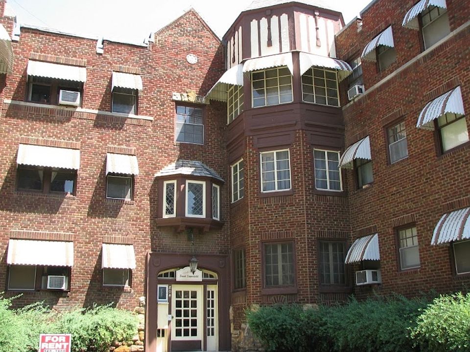 1st image of 804 W 48th St #106