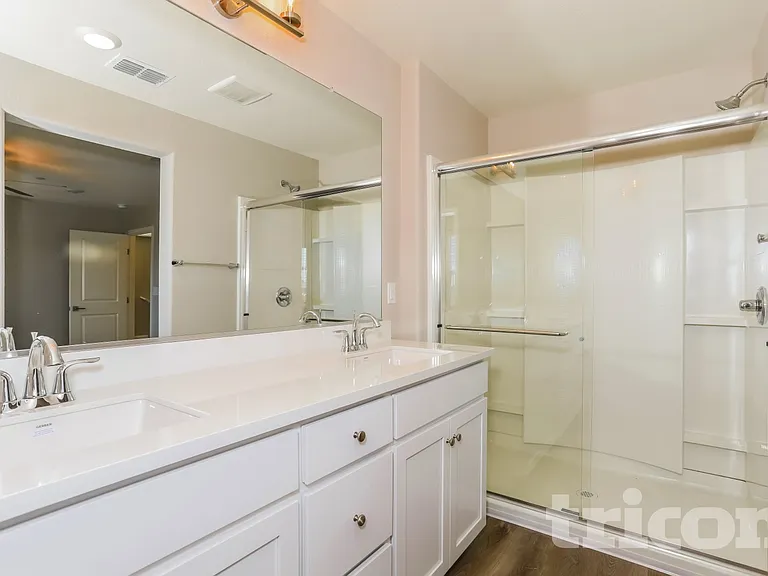 1232 Victorian St — Photo 9