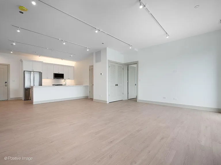 3202 N Racine Ave #205 — Photo 6