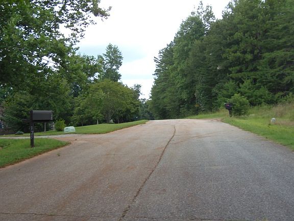 4th image of 306 Brookshire Dr