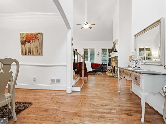 3rd image of 19 Stony Ct