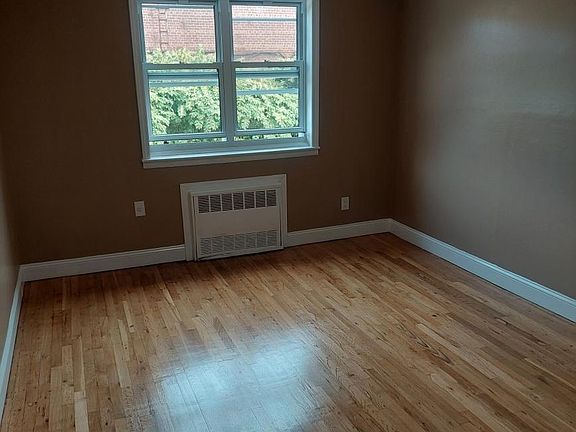 2nd image of 633 E 59th St Floor 1