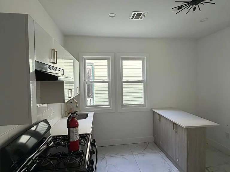 239 12th Ave #2 — Photo 11