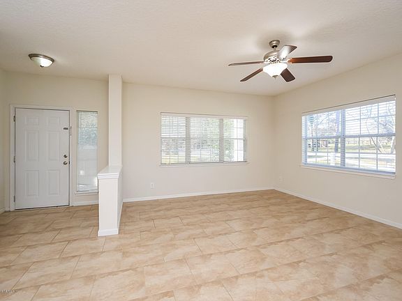 4th image of 1714 Forest Lake Cir W APT 1