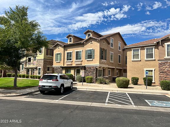 3rd image of 724 N LAGUNA Drive