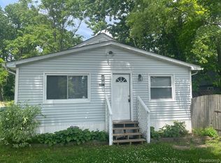 8438 Arlis St, Commerce Township, MI 48382