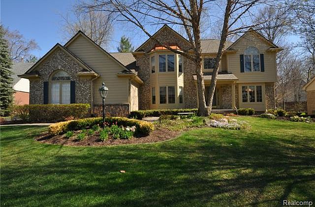 1st image of 16128 Oakwood Ct #112