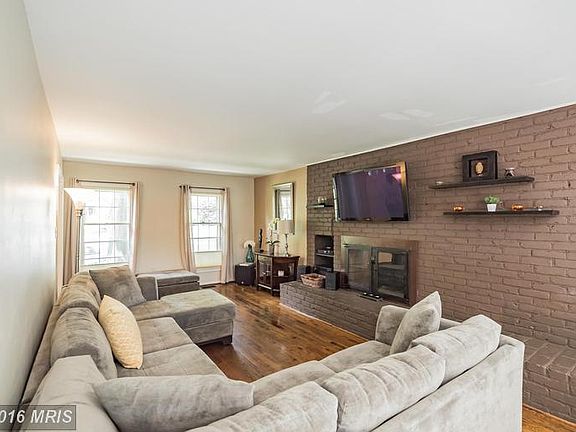 5th image of 9000 Nesbit Ct