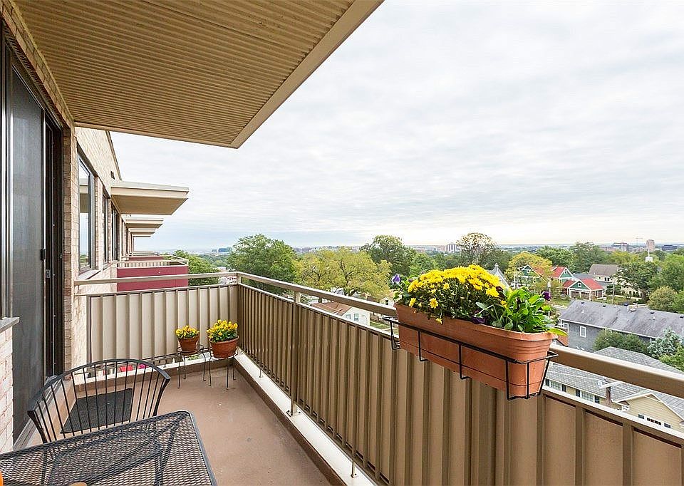 Balcony View to Washington