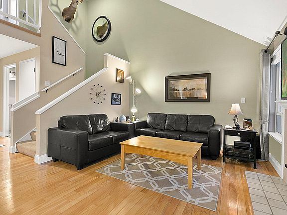 2nd image of 10121 NE 135th Ln #3