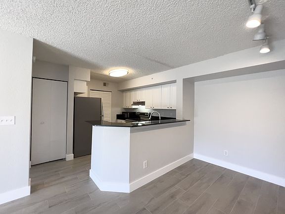 4th image of 8245 Ibis Club Dr APT 402
