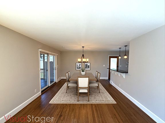 4th image of 2821 Sunset Dr