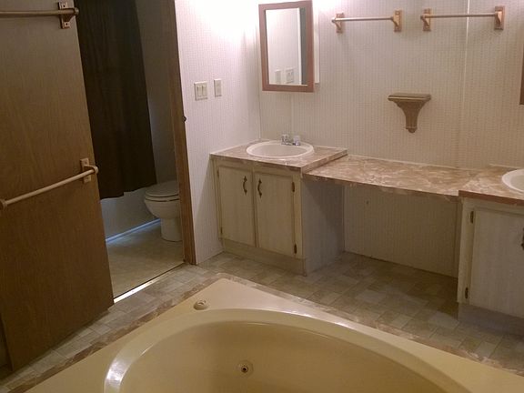 5th image of 36 Grandview Ave