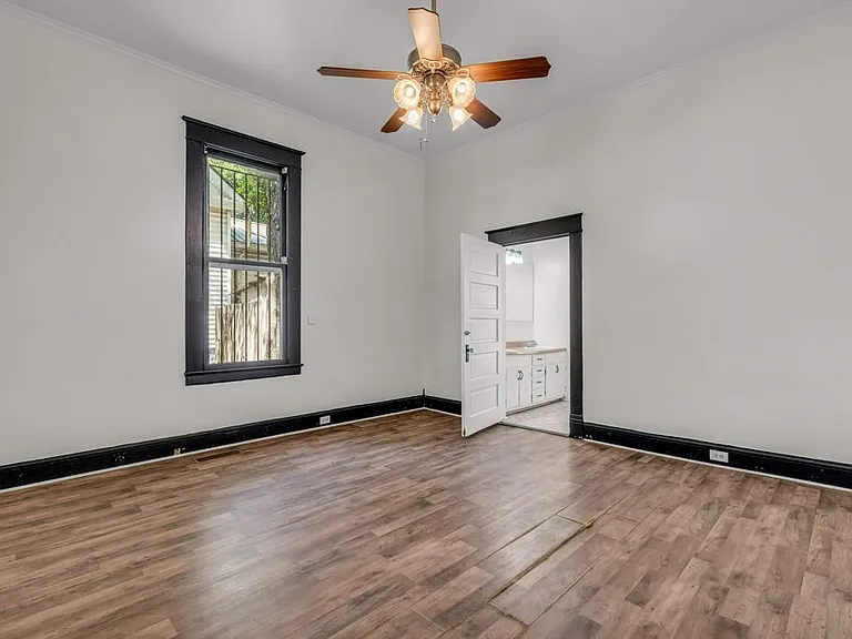 1425 College St — Photo 2