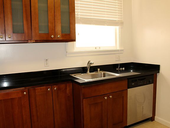 3rd image of 2455 Polk St APT 7