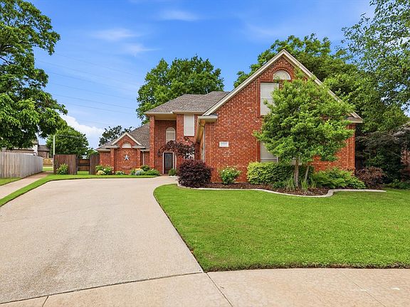 3rd image of 2701 Holly Brook Ct
