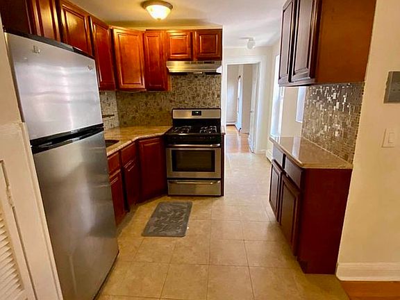 2nd image of 736A Union St #Top