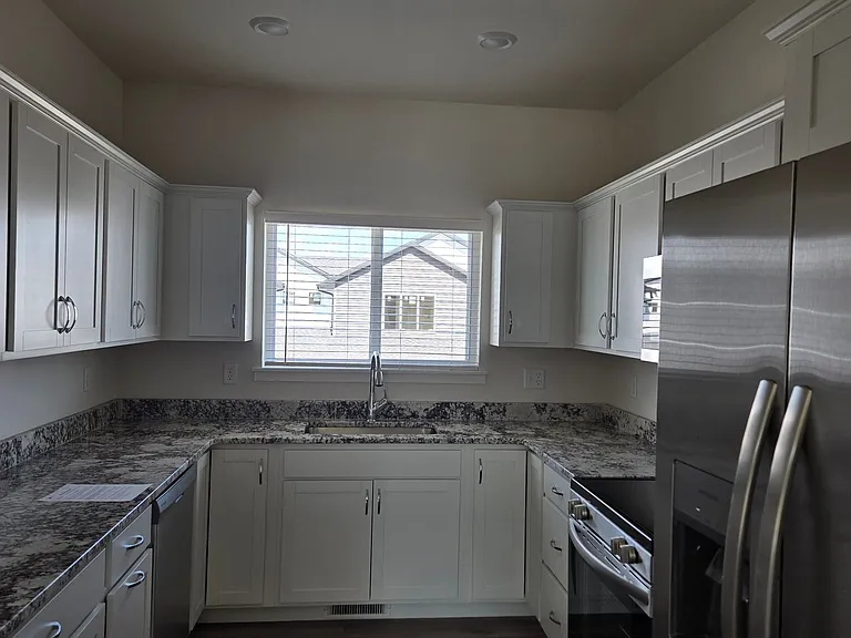 1609-1615-1654 Aspen Ct — Photo 20