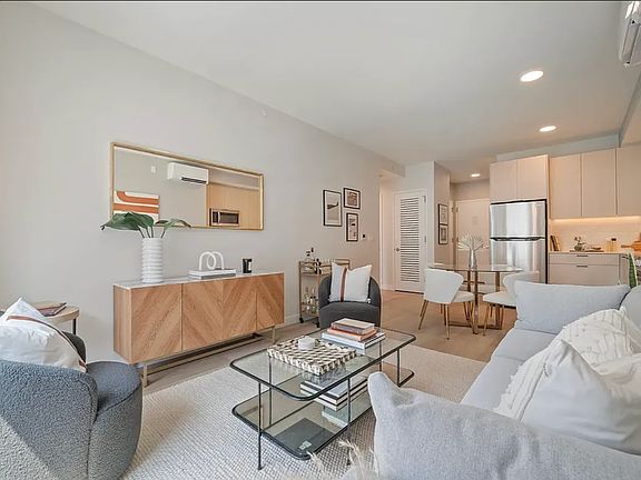 4th image of 15310 88th Ave #408