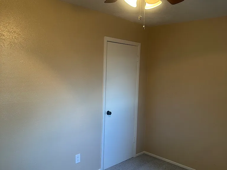 1902 Redwood St — Photo 10