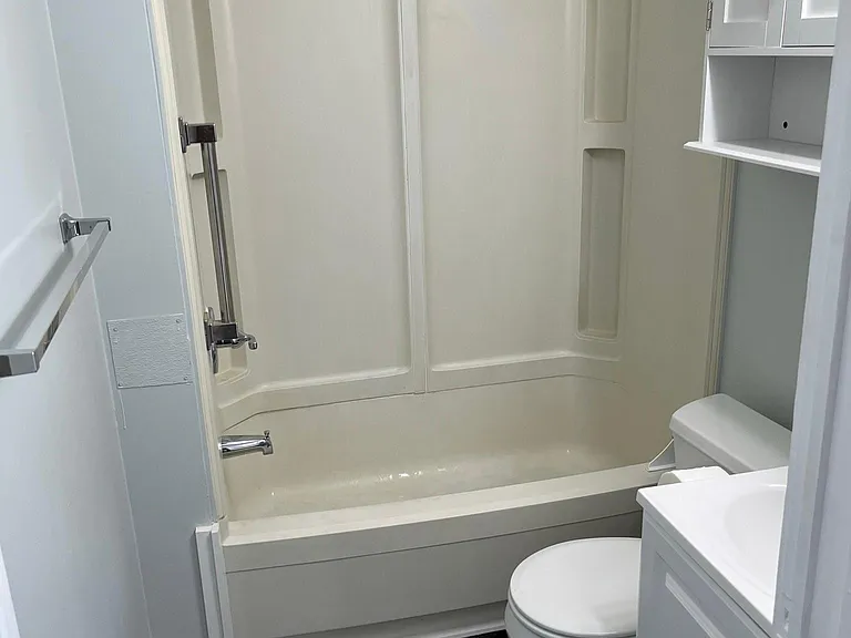 400 Harvard St #1 — Photo 9