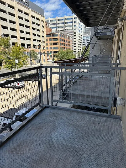 1 bed, 689 sqft, $1,300 — Photo 3