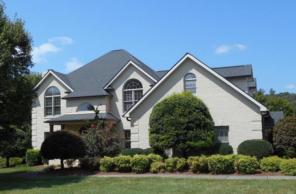 1st image of 103 Surrey Ln
