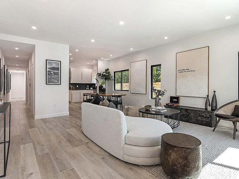622 N Gardner St — Photo 39