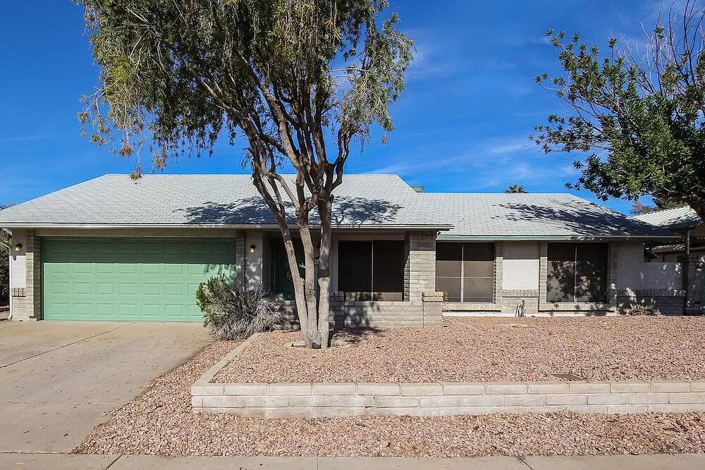 4 bed, 3.0 bath, 2023 sqft, $2,470 — Photo 1