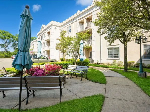 54 School Street #115, Westbury, NY 11590