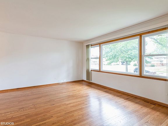 4th image of 550 La Salle St