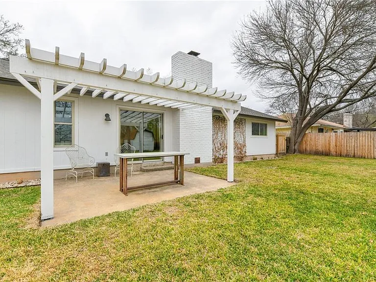 13313 Effingham St — Photo 25