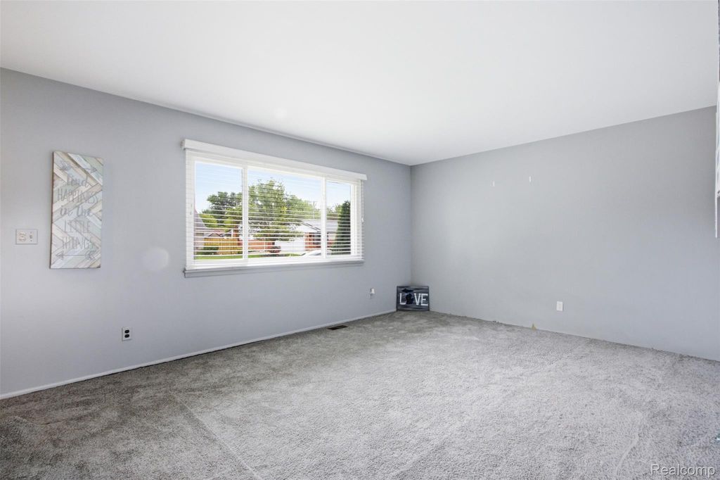 23707 Thornton St, Clinton Township, MI - View 3