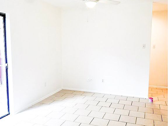3rd image of 2402 Blanco Dr APT A