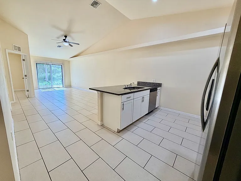 1044 NE 8th Pl — Photo 6