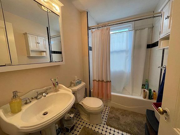 4th image of 21 College Ave #A