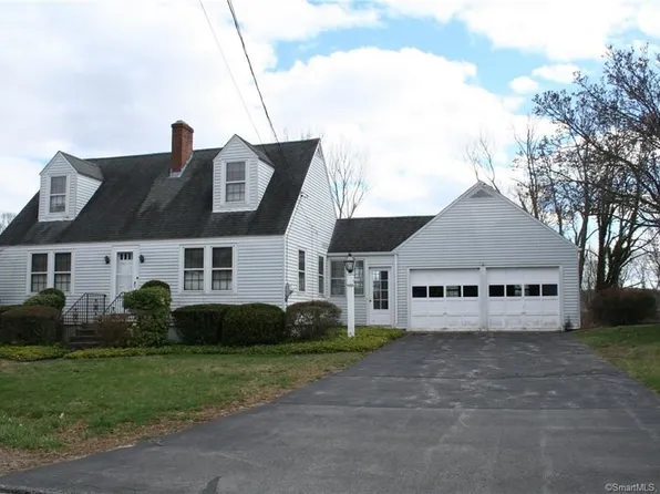 27 Lucas Park Rd, Norwich, CT 06360