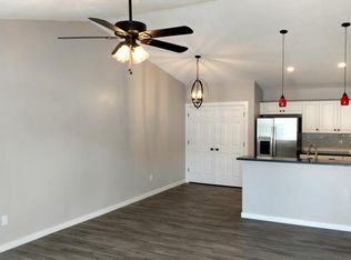 1120 Cottonwood St APT 2, Emporia, KS 66801