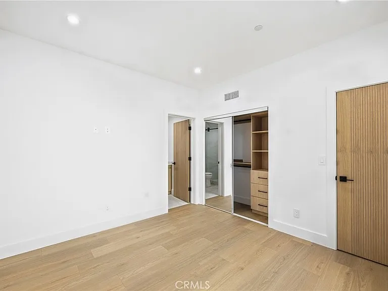 13602 Burbank Blvd — Photo 13