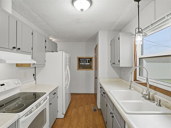 5th image of 23186 207th Ave