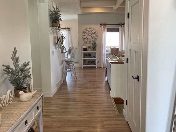 3rd image of 725 S 200th St