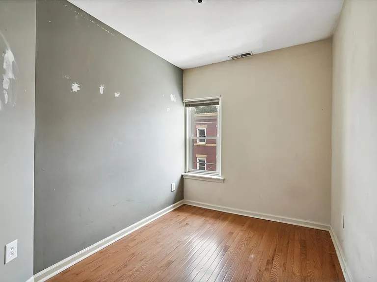 1812 W Berks St #3A — Photo 9