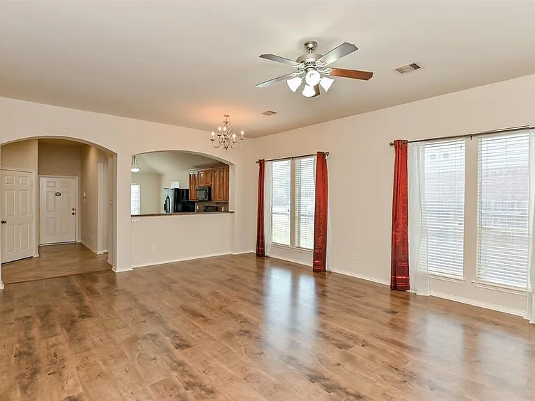 2106 Castle Gardens Ln — Photo 6