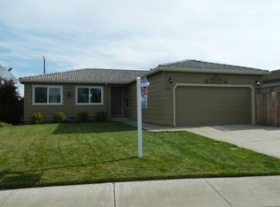 541 Spring Dr, Hollister, CA 95023